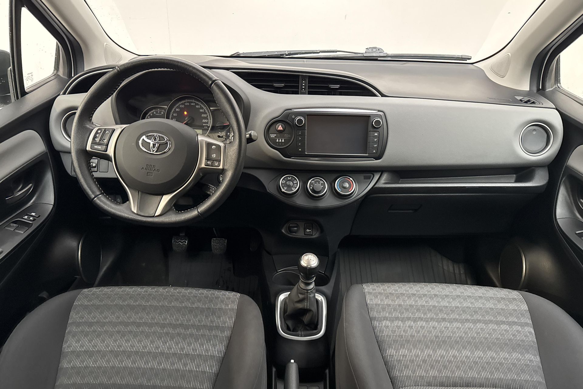 Toyota Yaris 1.33 Dual VVT-i 2016, bild 7/10