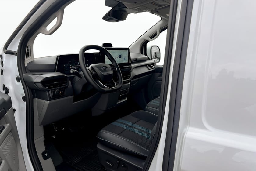 Bild 4 av Ford Transit Custom 82.5 kWh AWD E-Custom Skåp Sport 340L Elmotor 210kW/286hk 1-växlad El