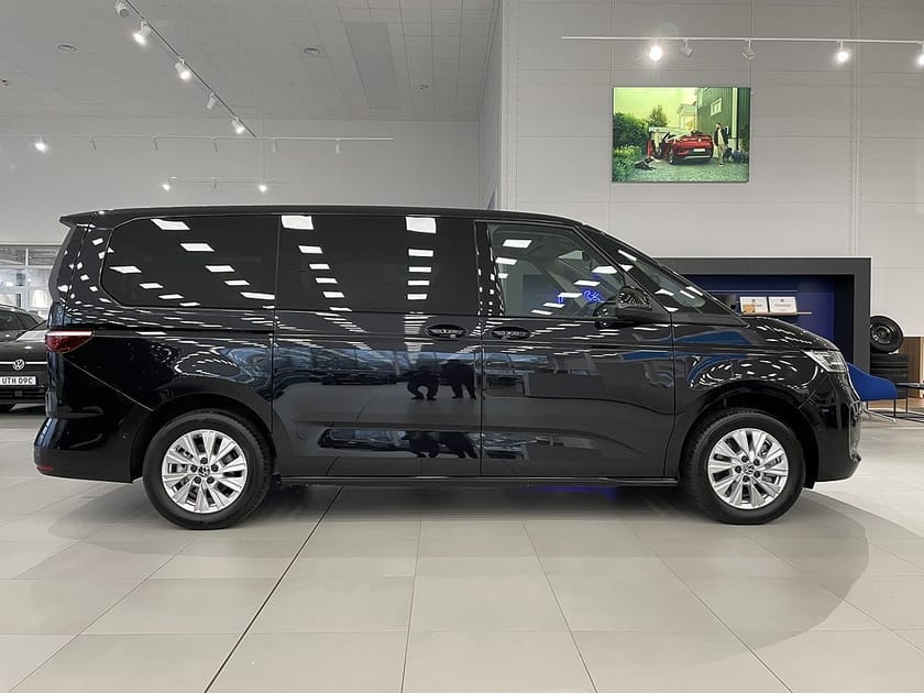 Bild 4 av Volkswagen Multivan eHybrid 4M Lång 4MOTION / DEMOBIL / DRAG