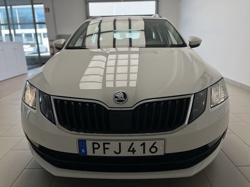Bild 2 av Škoda Octavia Kombi Skoda Combi AMBITION 1.6 115HK Park.S Bak I Apple-Carplay