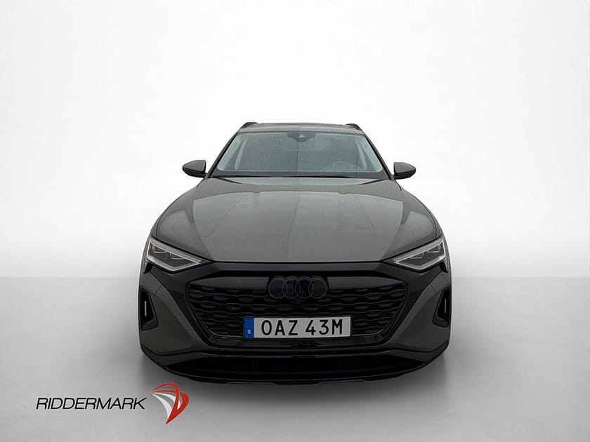 Bild 3 av Audi Q8 55 e-tron quattro q8-e-tron Q 408hk Pano B&O 360 Drag Luft Moms