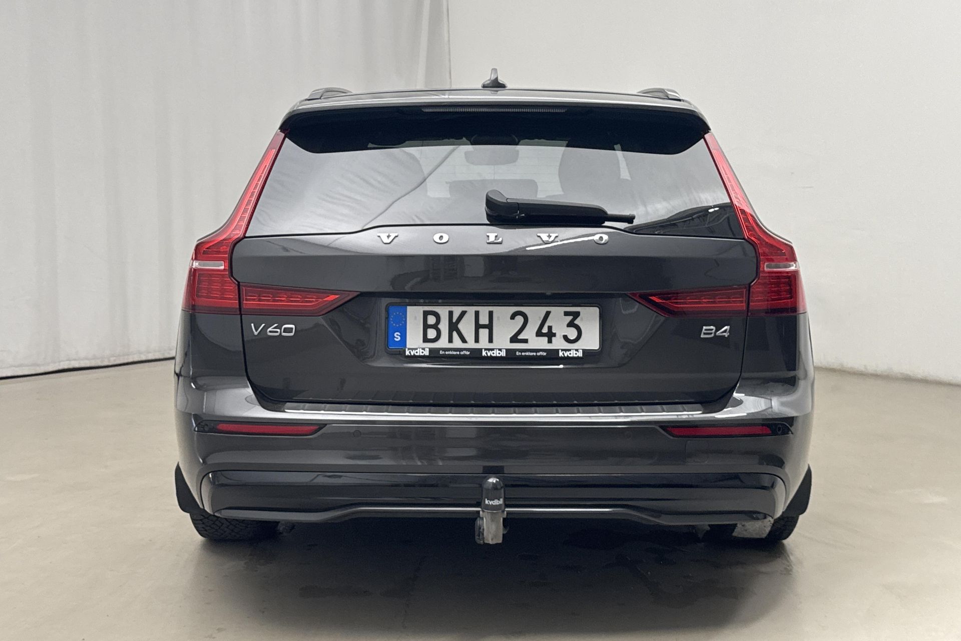Volvo V60 B4 2023, photo 6/10