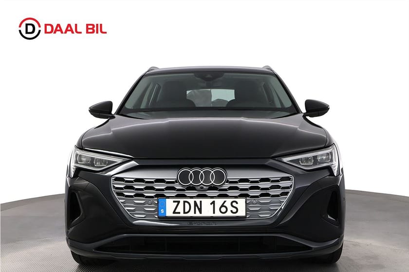 Bild 2 av Audi Q8 55 e-tron quattro 408HK 114kWh DRAG B-KAMERA P-VÄRM LÄDER NAV