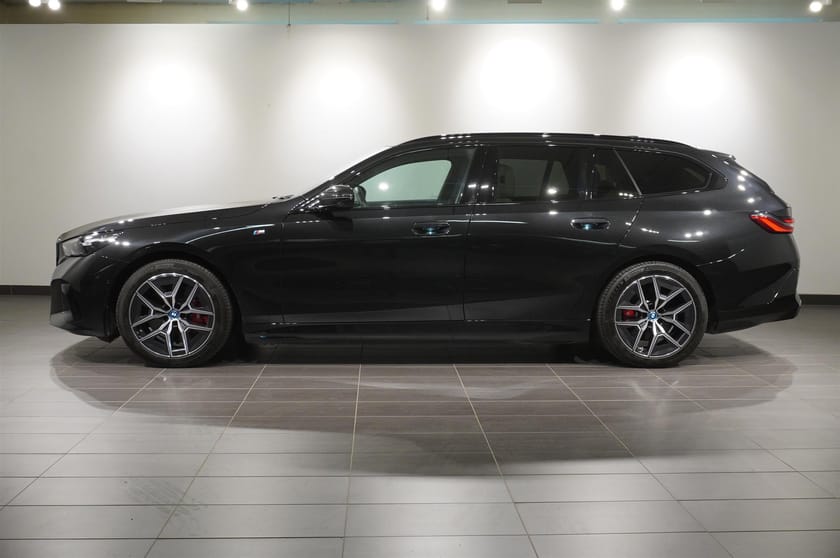 Bild 3 av BMW i5 xDrive40 Touring xDrive  M Sport Pro Panorama DA Pro Drag