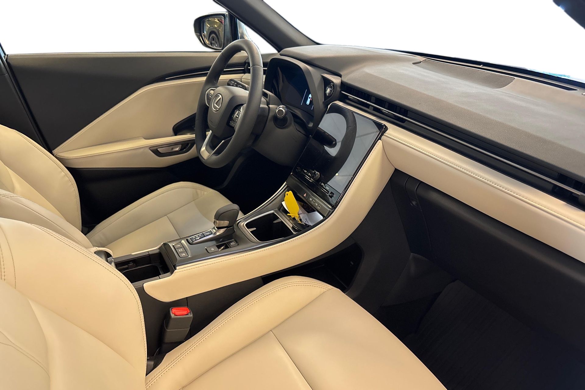 Lexus LBX Elegant Tech B-kam 2026, bild 6/10