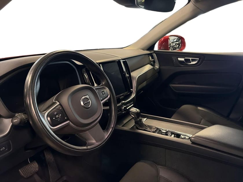 Bild 4 av Volvo XC60 D4 AWD Momentum Advanced SE, Teknikpaket, Tonade rutor,Baksätesvärme, Dragkrok halvautomatisk