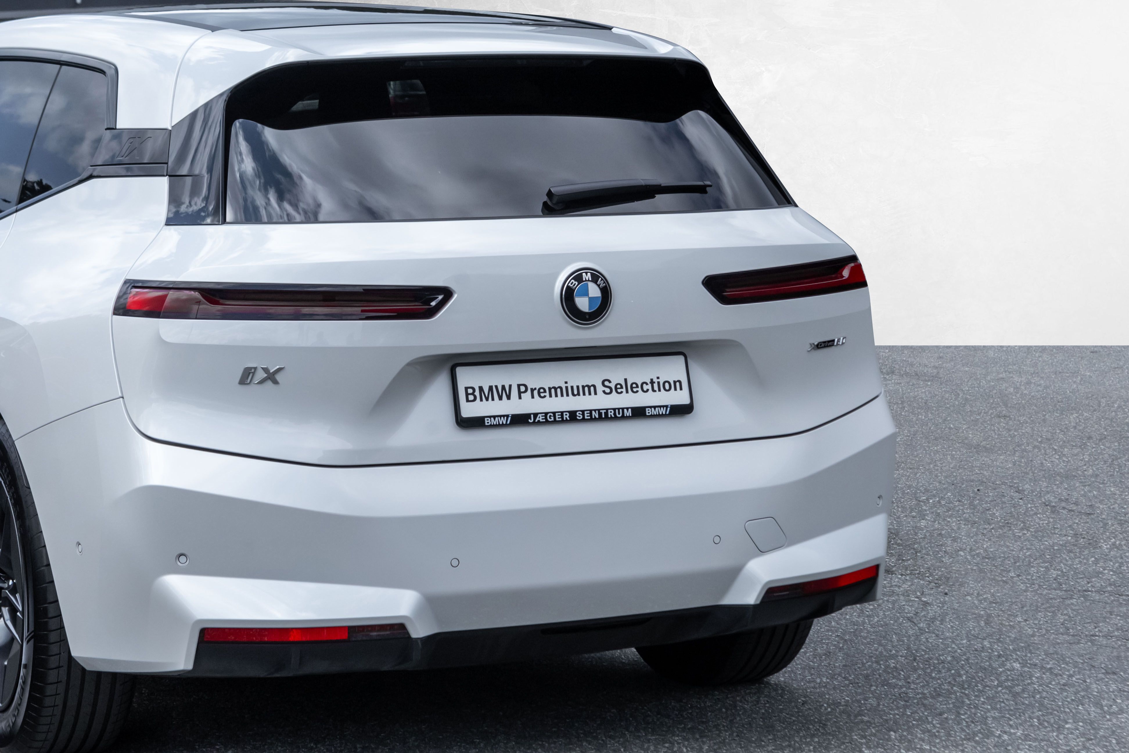 BMW iX xDrive60, 544hp, 2025