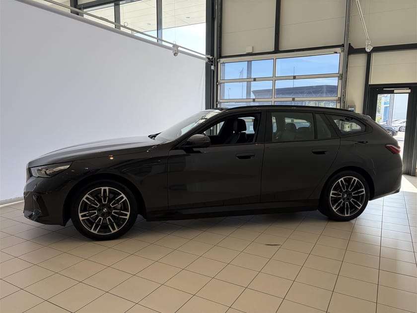 Bild 2 av BMW i5 xDrive40 Touring M Sport Active Ed Drag DA H K