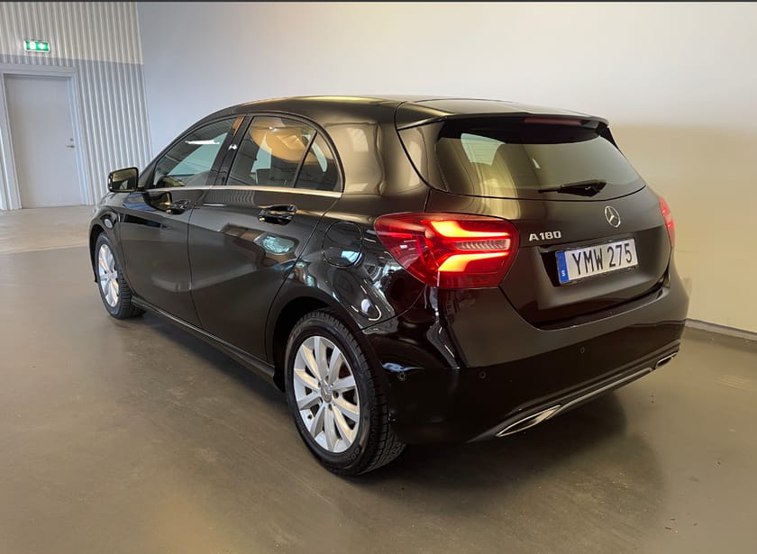 Bild 2 av Mercedes-Benz A 180 – Urban Line / Parkeringssensorer fram och bak / Backkamera / Skinnklädsel/