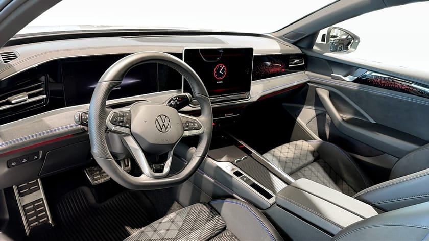 Bild 2 av Volkswagen Passat Variant eHybrid R-LINE 1.5 TSI 272hk | Panoramatak | Drag