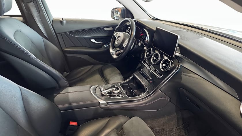 Bild 3 av Mercedes-Benz GLC 220 d 4MATIC | AMG Line| Dragkrok|