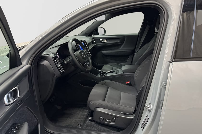 Bild 4 av Volvo EX40 Single Motor Extended Range R Plus Edt