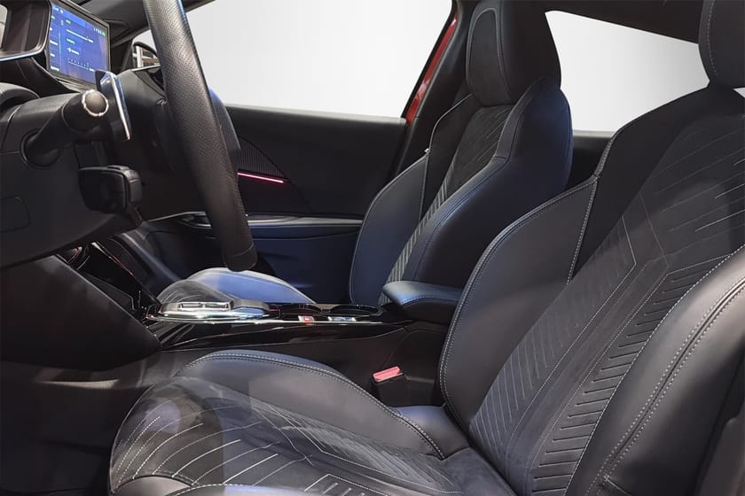 Bild 4 av Peugeot 2008 GT | MASSAGE | BLACK-DIAMONDTAK