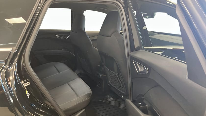 Bild 5 av Audi Q4 40 e-tron PROLINE / Dragkrok / Adaptiv