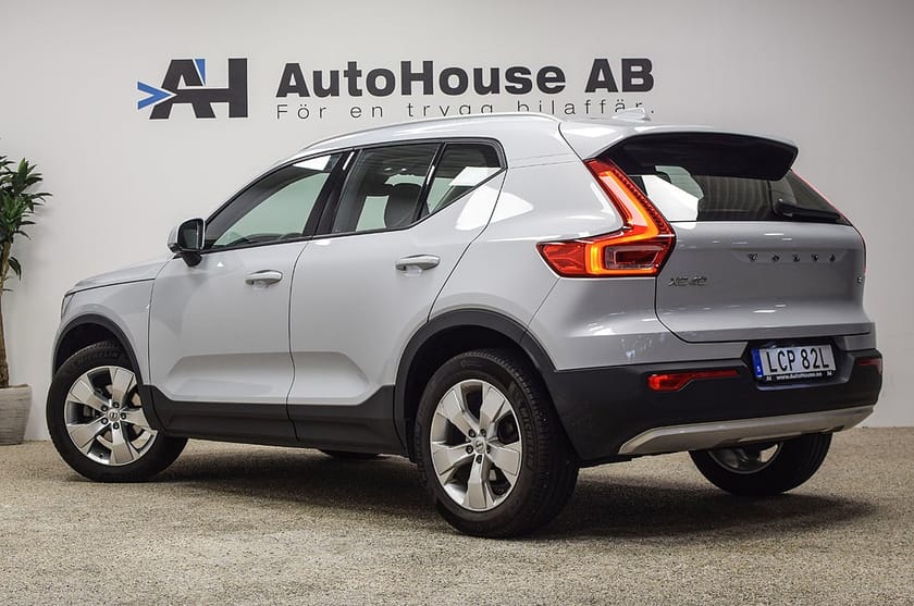 Bild 2 av Volvo XC40 T2 Momentum Bränslevärmare CarPlay B-kamera LED 4,99%
