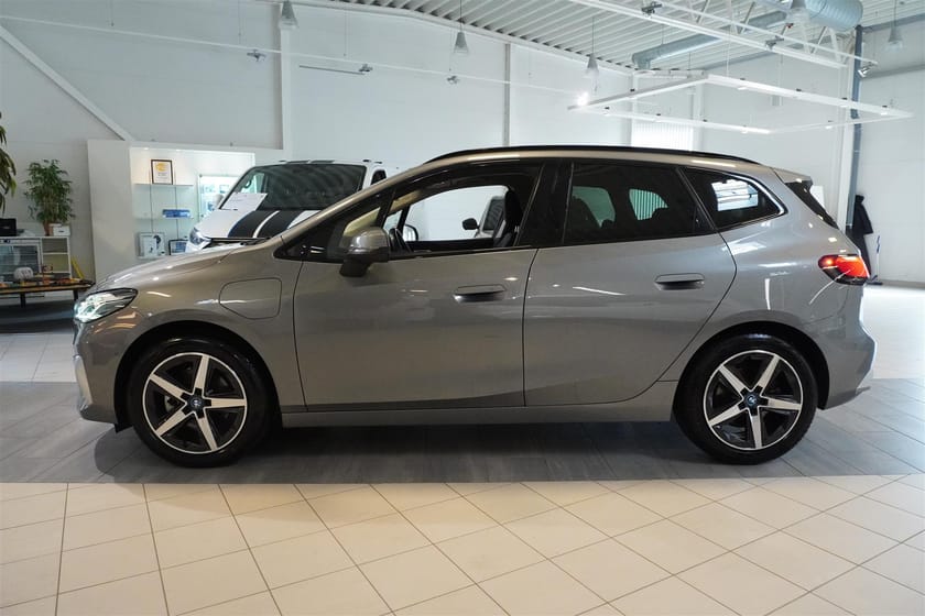 Bild 3 av BMW 225e xDrive Active Tourer Steptronic, 245hk, Luxury Line, Drag