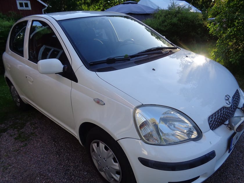 Bild 2 av Toyota Yaris 5-D 1.0 NYBES U.A./NYSERV/END. 10600 MIL/AC/MVG/FINANS