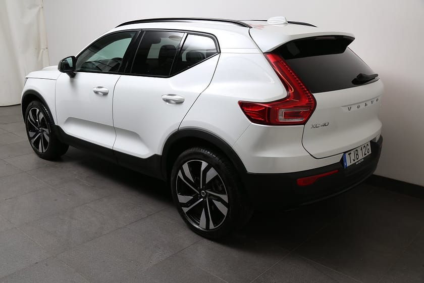 Bild 4 av Volvo XC40 B4 Bensin 197hk Ultra Dark Skinn l Panorma l H/K l 360°
