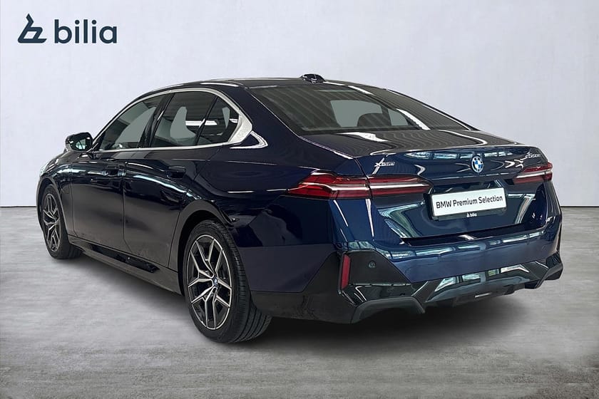 Bild 2 av BMW 550e xDrive Sedan M-Sport | Aktiv farth. | Komfortstol