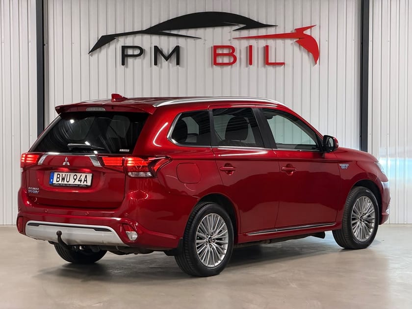 Bild 4 av Mitsubishi Outlander PHEV CVT / Comfort / Drag / En Brukare / Red Diamond /