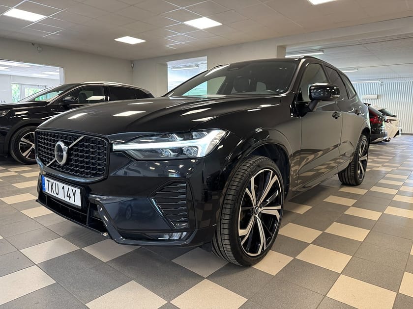 Bild 1 av Volvo XC60 B4 AWD Plus Dark Helskinn H/K Navi Drag CarPlay Drag