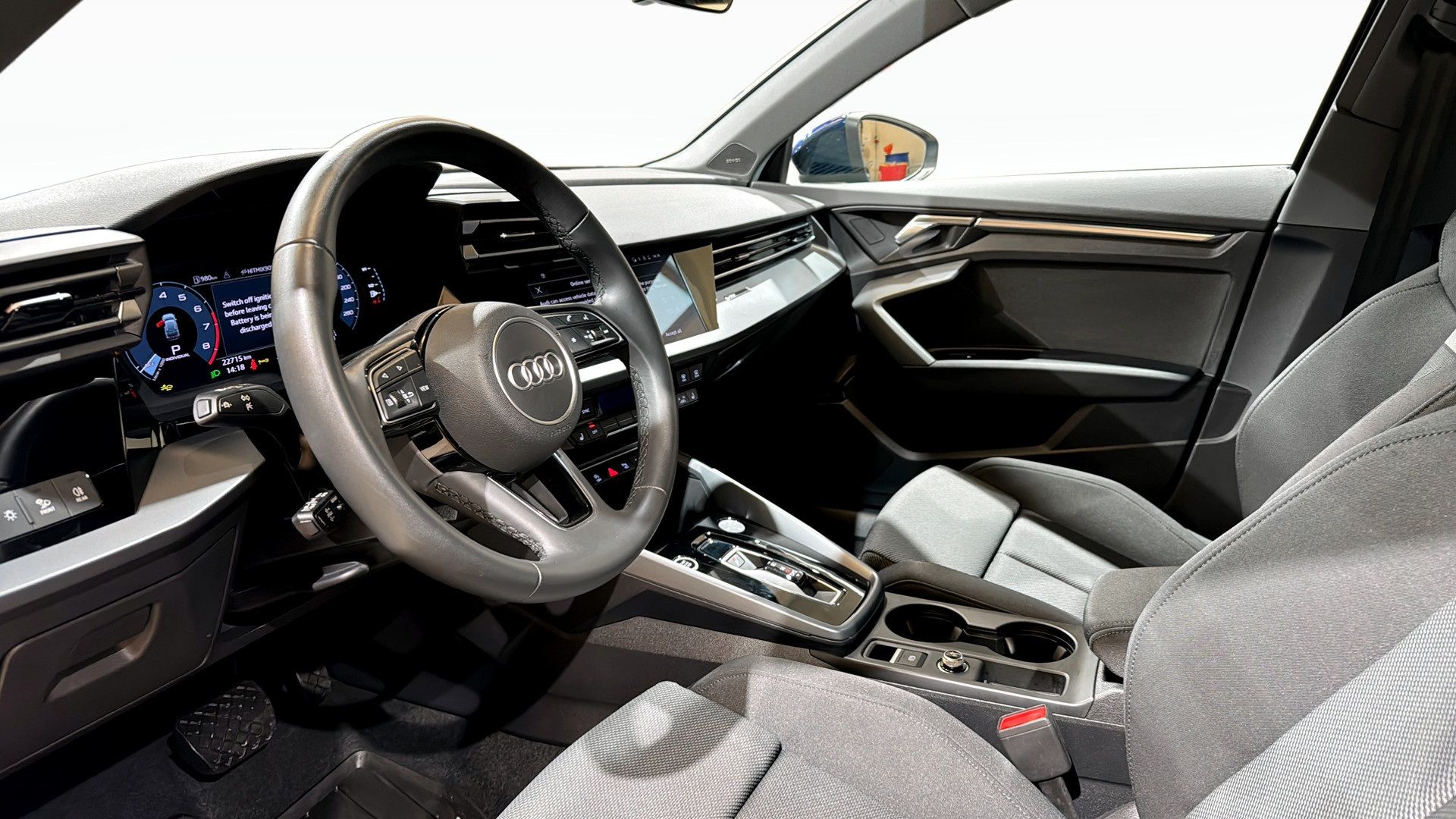 Audi A3 Sportback 35 TFSI 2025, photo 7/10