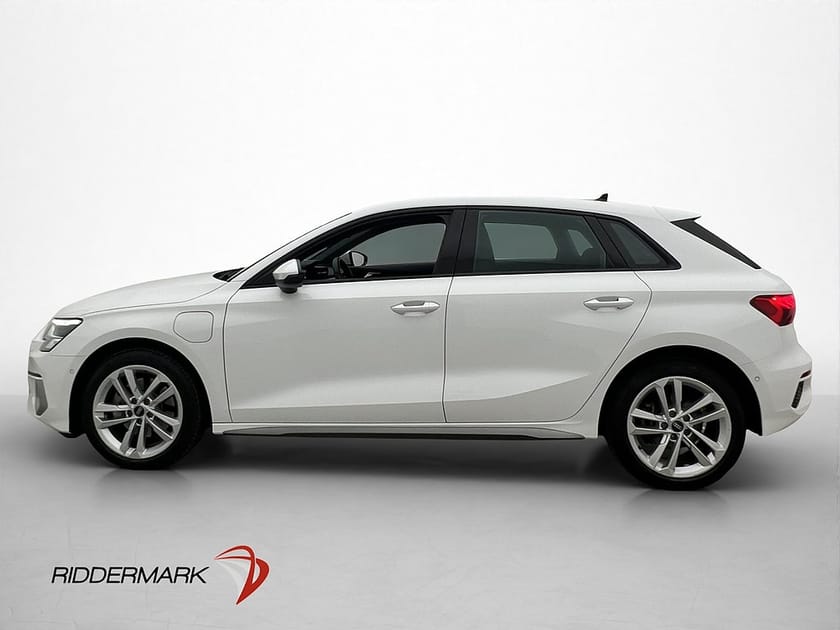 Bild 2 av Audi A3 Sportback 40 TFSI e 2 204hk HUD Cockpit Navi CarPlay
