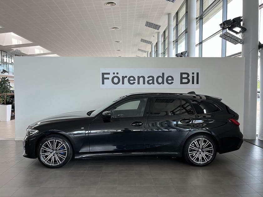 Bild 3 av BMW 330e xDrive Touring M Sport Nav PDC Rattvärme Sportstolar