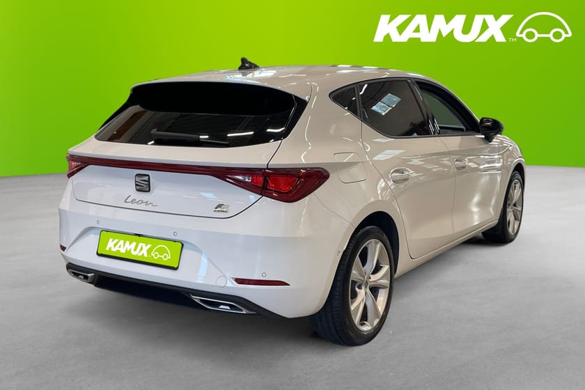 Bild 4 av SEAT León e-Hybrid 204hk FR Cockpit Kamera Navi