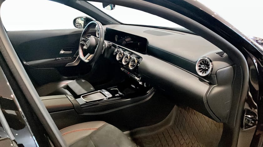 Bild 3 av Mercedes-Benz A 200 AMG-Line