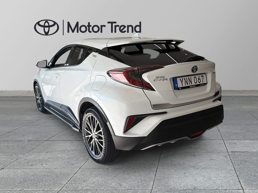 Bild 2 av Toyota C-HR Hybrid Executive | JBL | SIDOSTEG | ADAPTIV FARTHÅLLARE