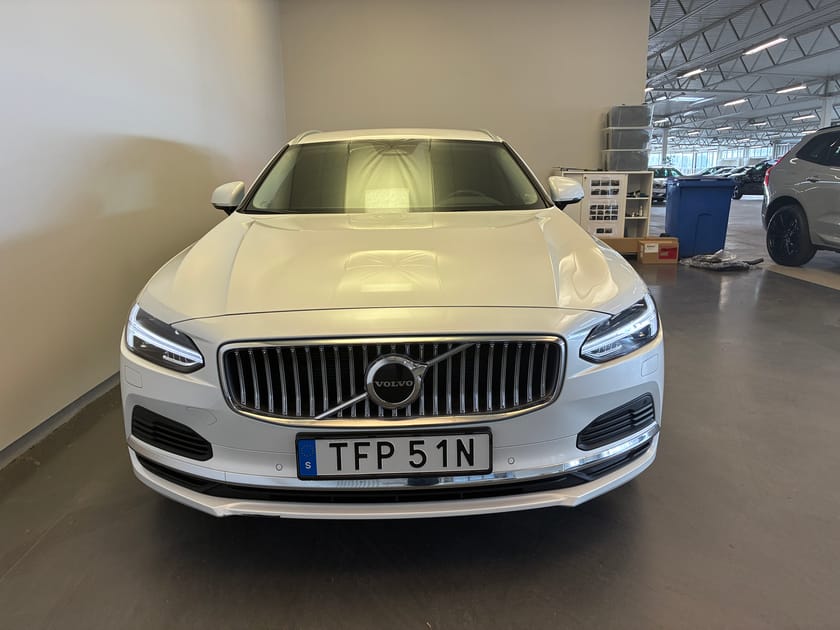 Bild 2 av Volvo V90 Recharge T6 Core Edition / Keyless / Dragkrok / BLIS / Navigation /