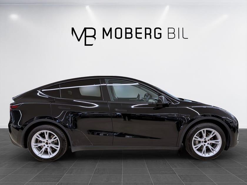 Bild 4 av Tesla Model Y Standard Range RWD 299hk Helg på Moberg! Pano B-Kamera