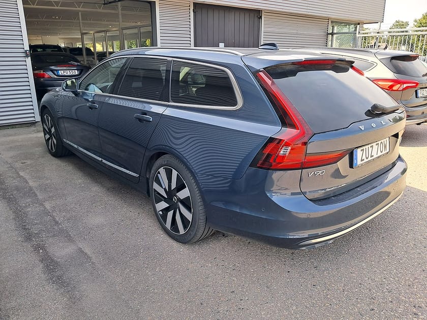 Bild 2 av Volvo V90 T6 Recharge Core Bright plug in AWD 350HK 4x4