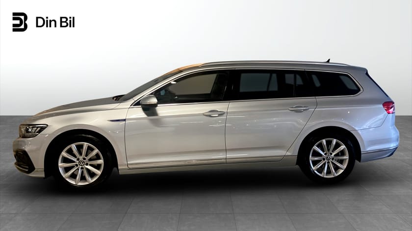 Bild 2 av Volkswagen Passat Sportscombi GTE DSG /Drag/Backamera
