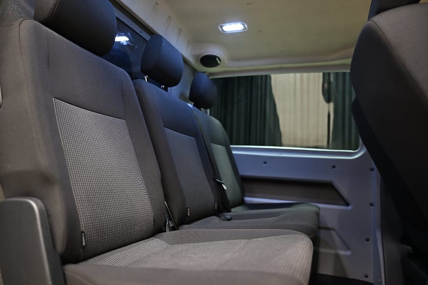 Bild 3 av Volkswagen Transporter Kombi DSG 150HK Kombi|5-Sits|Nedlackad|GPS|Backkamera|Leasbar