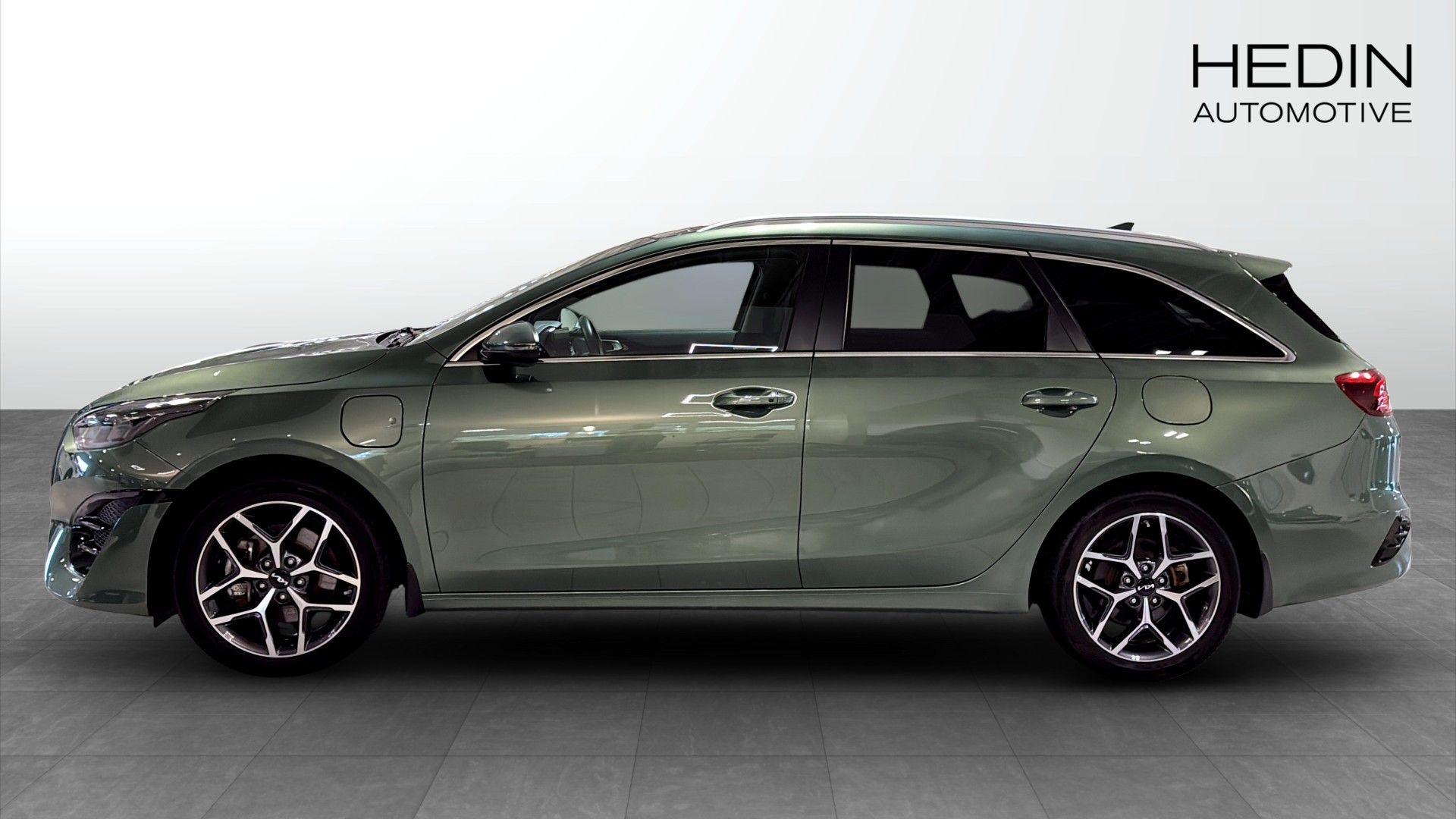 Kia Ceed Sportswagon Plug-in Hybrid 2024, photo 4/10