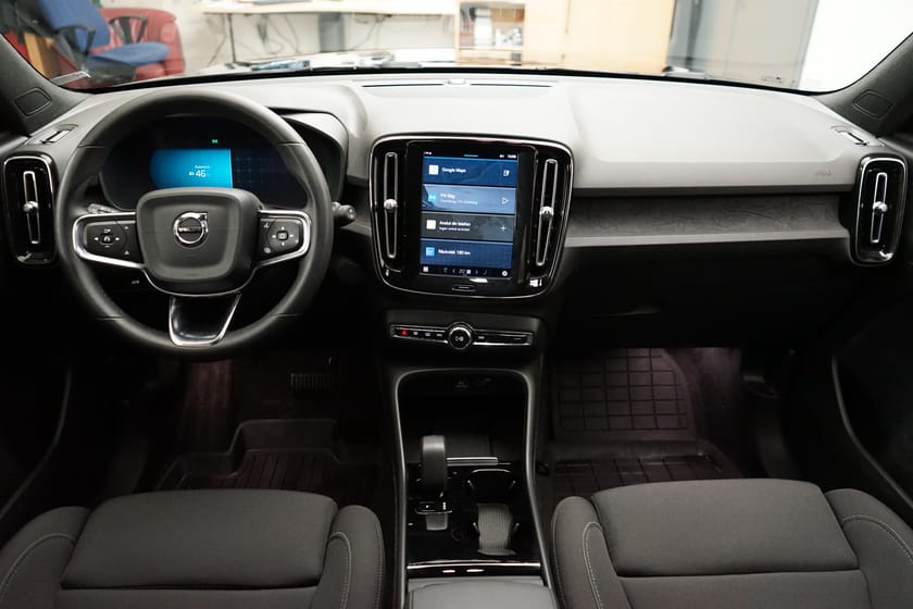 Bild 5 av Volvo XC40 Recharge Single Motor Core Edition, Navigation, Baklucka elmanövrerad, Dragkrok