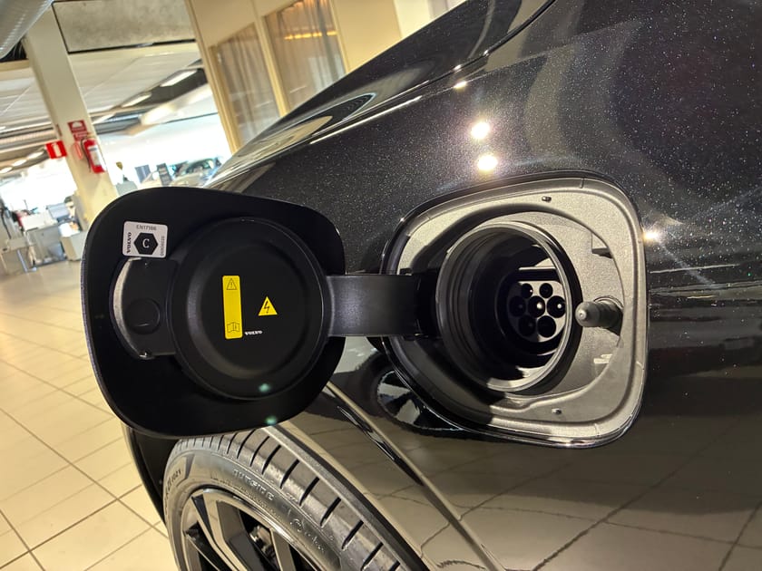 Bild 3 av Volvo XC60 T6 Plus Black Nordic Edition | Omgående Leverans! )