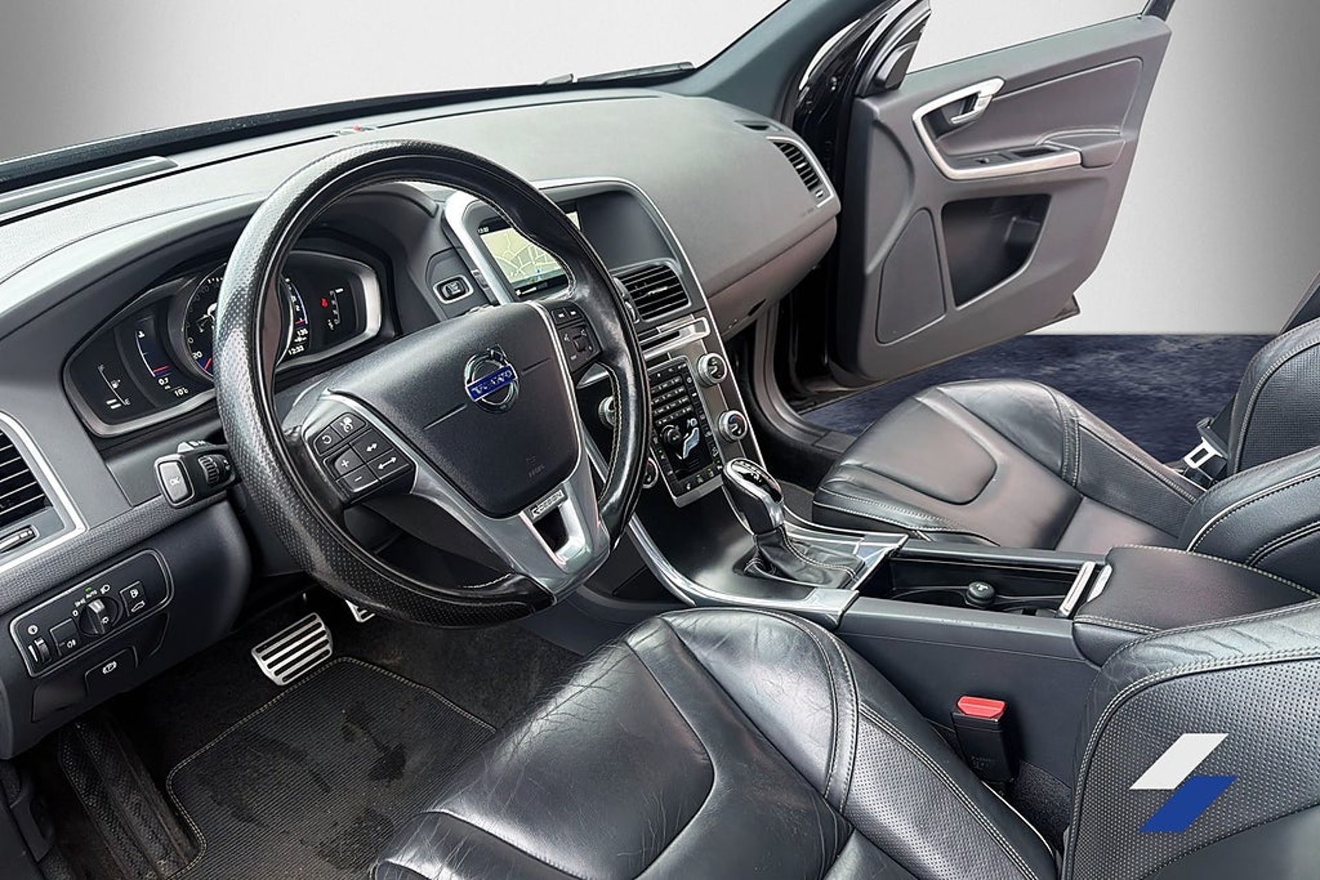 Volvo XC60 D4 AWD Classic R-Design 2017, bild 6/10