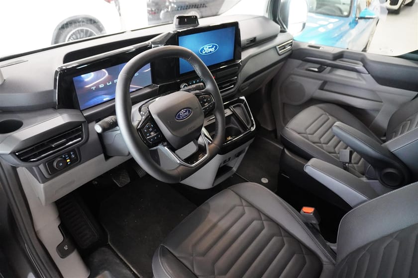 Bild 2 av Ford Tourneo Custom 320 Titanium X 320l LWB 2.0l Ecoblue 170hk 8AT FWD Diesel