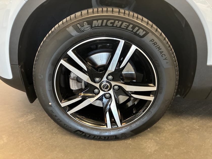 Bild 5 av Volvo XC40 B4 FWD Bensin Plus Dark / Keyless / Dragkrok / Navigation / Backkamera /