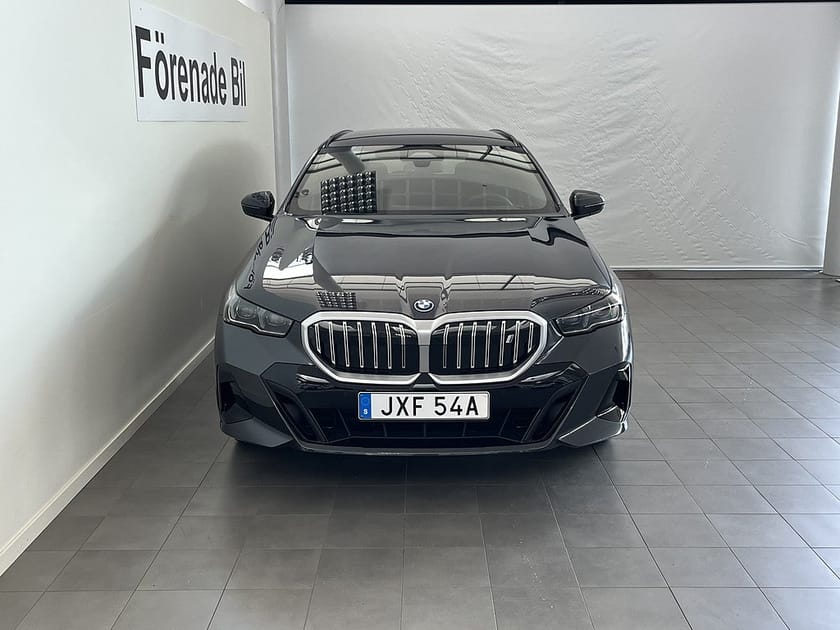Bild 2 av BMW i5 xDrive40 Touring M Sport H/K Dragkrok Rattvärme