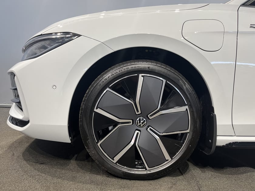 Bild 2 av Volkswagen Passat Variant eHybrid 272 DSG6 R-LINE