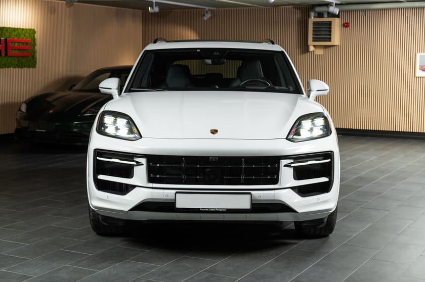 Bilde 2 av Porsche Cayenne E-Hybrid Rear-axel/Sportseksos/Pano/22"/HD-Matrix/18vei