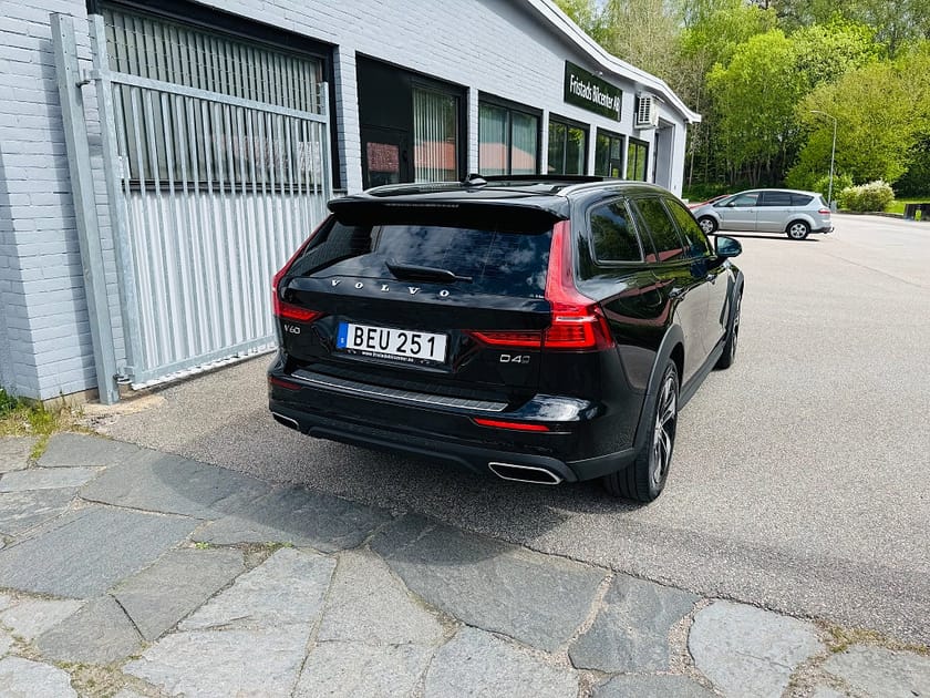 Bild 3 av Volvo V60 Cross Country D4 190HK AWD AUTOMAT / PANORAMA / DRAG / VÄRMARE