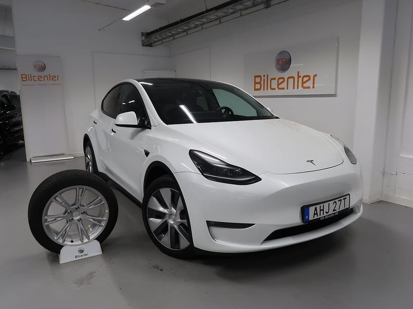 Bild 1 av Tesla Model Y Long Range AWD V-Däck ingår Drag-Navi-Kamera-Pano-Skinn