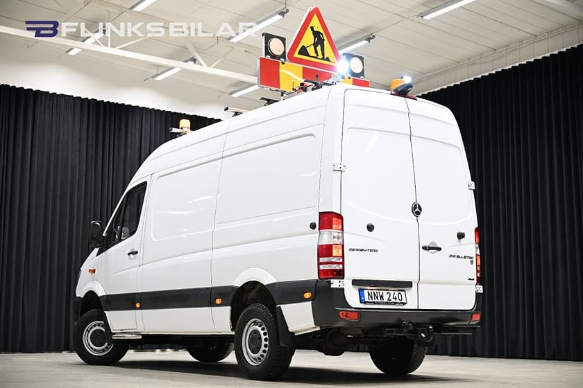 Bild 4 av Mercedes-Benz Sprinter 316 BlueTEC 4MATIC Skåpbil 163HK Automat|Drag|Värmare|UppvärmtSkåp