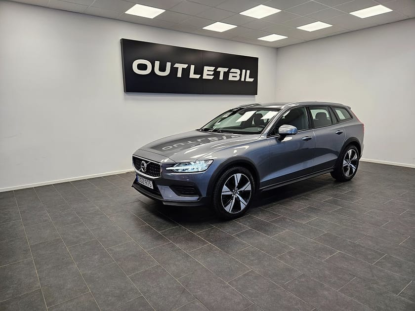 Bild 1 av Volvo V60 Cross Country D4 190hk AWD 4x4 Geartronic Momentum PDC Drag