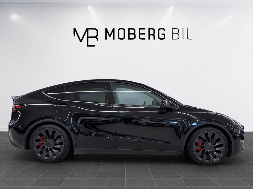 Bild 4 av Tesla Model Y Performance 534hk Pano Läder Drag B-Kamera